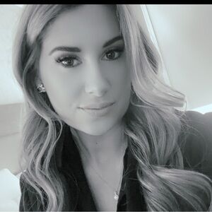 Meet your Posher, Marissa